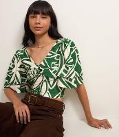 Blusa Cropped Texturizada com Busto Torcido e Estampa Folhagem - 2