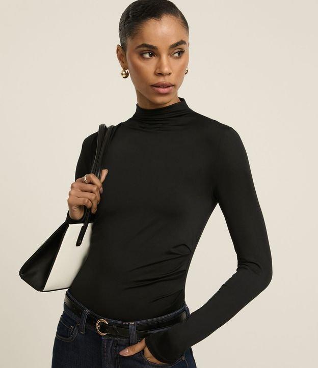 Blusa com Gola Alta e Franzidos Frontais - 2