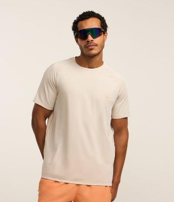 Camiseta Esportiva com Tecnologia Dry e Estampa Localizada