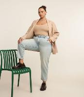 Calça Mom em Jeans com Brilhos e Bolso Faca Curve & Plus Size - 2