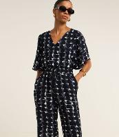 Macacão Airflow com Decote em V Amarração e Estampa Geométrica - 2