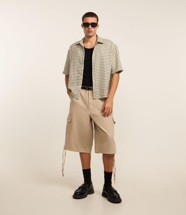 Bermuda Super Baggy em Jeans com Bolso Cargo - 1