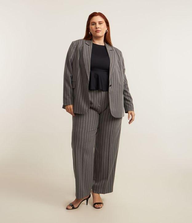 Calça Reta em Alfaiataria com Risca de Giz e Prega Curve & Plus Size - 1