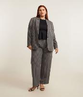 Calça Reta em Alfaiataria com Risca de Giz e Prega Curve & Plus Size - 1
