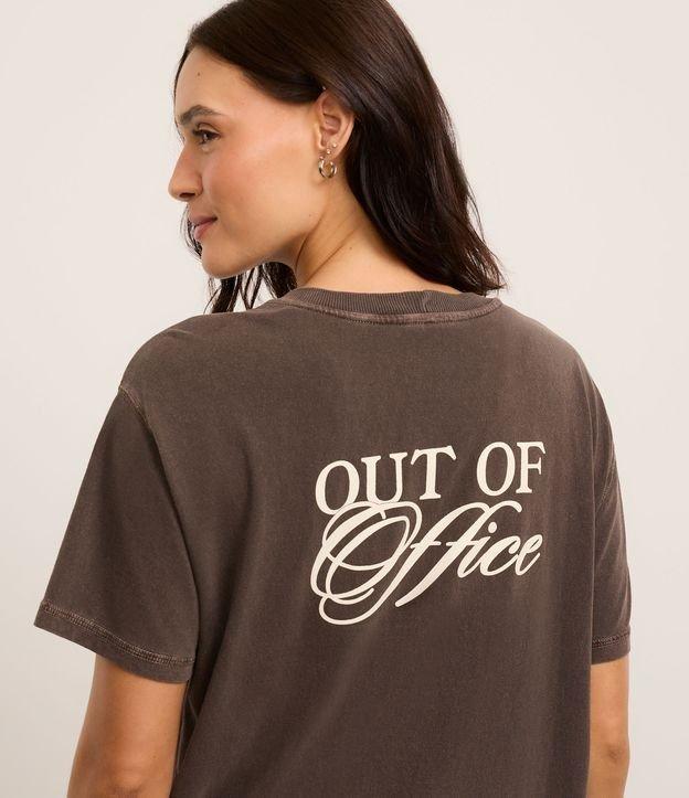 Camiseta Oversized Esportiva em Algodão Estonado com Estampa Out of Office - 2