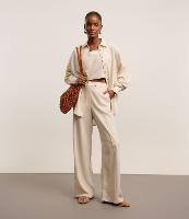 Calça Pantalona em Viscolinho com Friso Frontal - 2