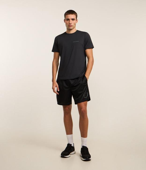 Bermuda Esportiva em Microfibra Texturizada com Estampa de Basquete - 1