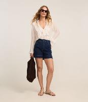 Short Regular em Jeans com Pesponto Contrastante e Bolso Faca - 2