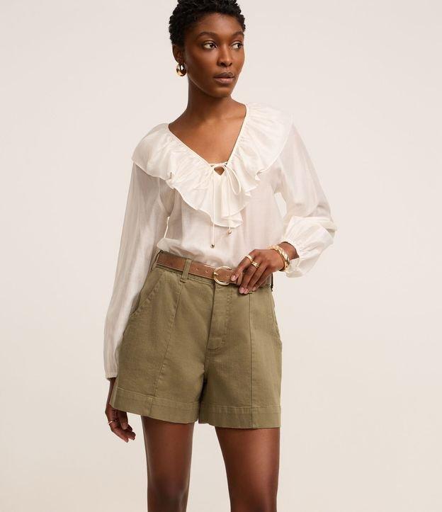 Short Regular em Sarja com Pesponto Contrastante e Bolso Faca - 2