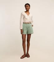 Short Regular em Sarja com Pesponto Contrastante e Bolso Faca - 3