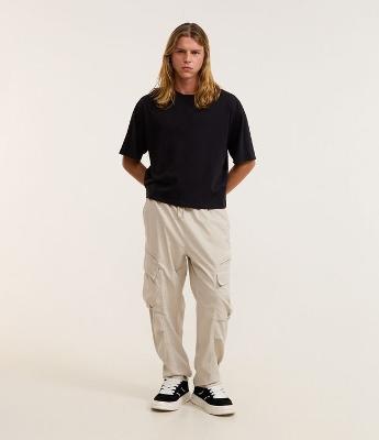 Calça Reta com Bolso Cargo