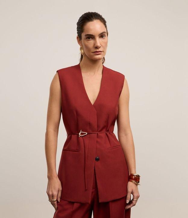 Colete Alongado com Corte Alfaiatado e Detalhe de Fivela Metalizada - 2