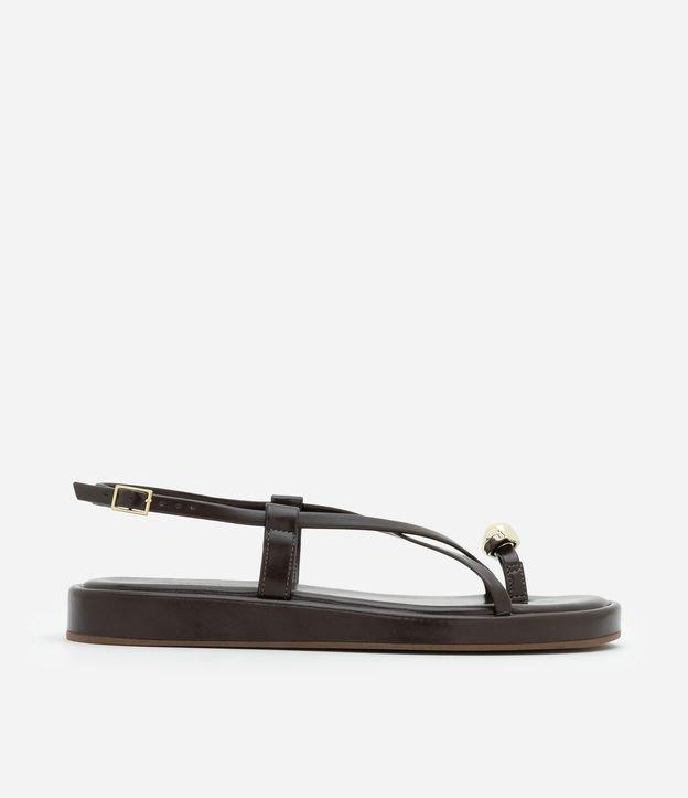 Sandália Rasteira com Tiras Finas Cruzadas e Detalhe de Metal na Dedeira - 1