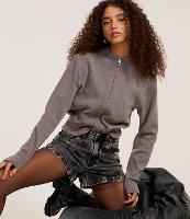 Short Regular em Jeans com Estrelas Bordadas - 1