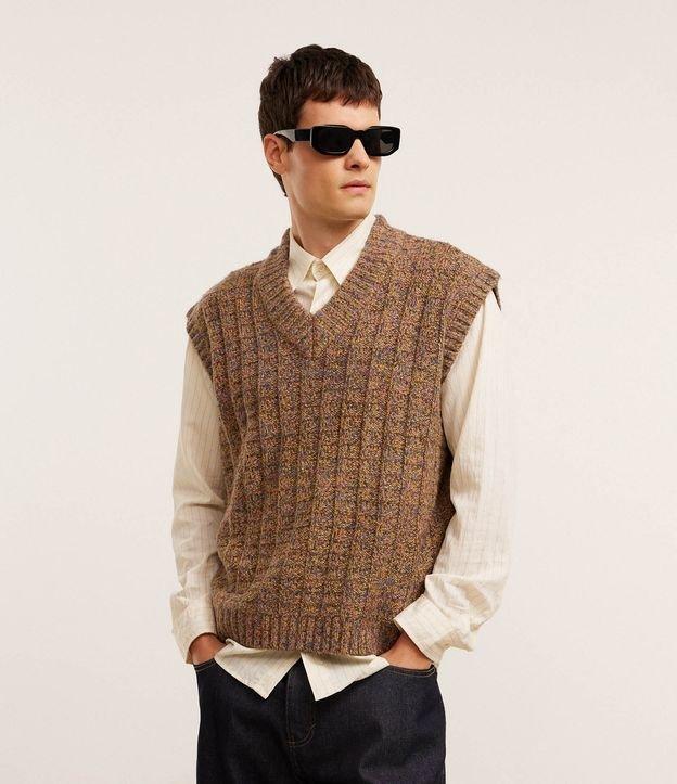 Colete em Tricô com Gola V e Textura - 2