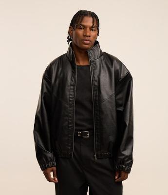 Jaqueta Boxy em Material Sintético com Gola Alta e Recortes