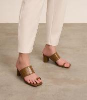 Sandália com Cabedal Croco e Dedeira com Detalhe de Metal - 2