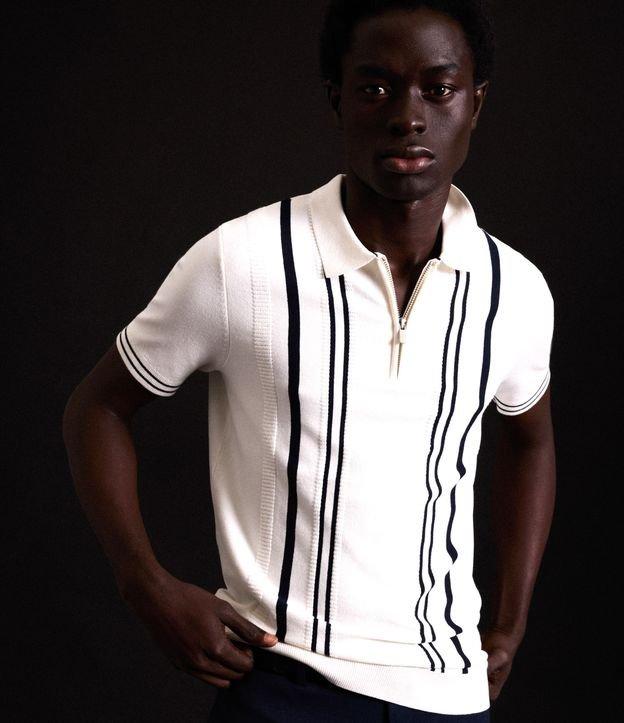 Camisa Polo Slim em Tricô com Estampa Listrada e Zíper na Gola - 2
