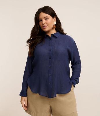 Camisa Alongada em Crepe com Textura Curve & Plus Size