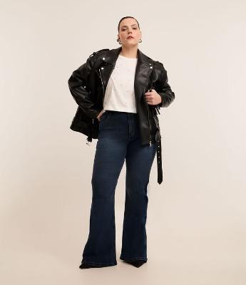 Calça Flare em Jeans com Elastano e Botão Forrado Curve & Plus Size