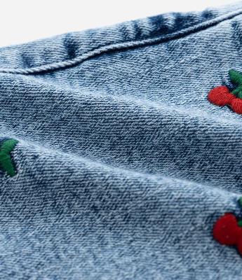 Short Infantil em Jeans com Bordado de Cerejas - Tam 5 a 14 Anos