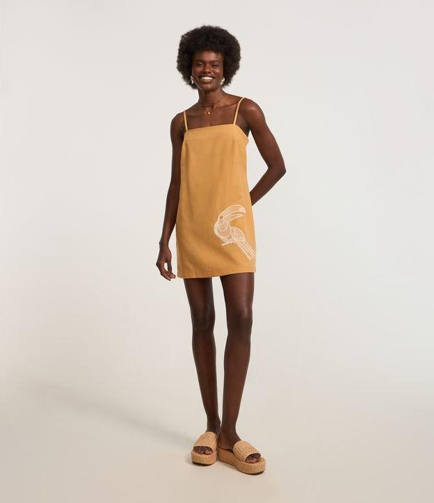 Vestido Curto em Viscose com Bordado Lateral de Tucano - 2