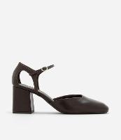 Sapato de Boneca com Recortes - 1