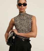 Blusa em Viscolycra com Gola Alta e Estampa Onça - 2