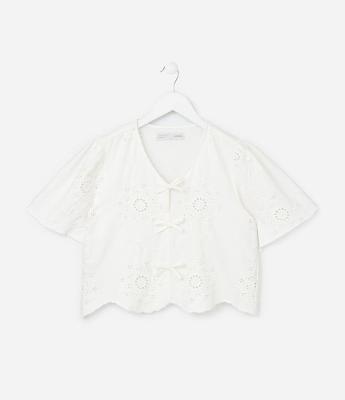 Blusa Curta Infantil com Lacinhos e Bordado Broderie - Tam 5 a 14 Anos