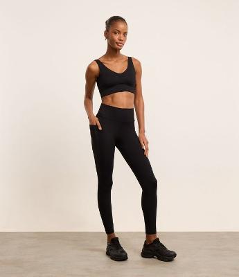 Calça Esportiva Legging em Microfibra com Bolsinho Geométrico