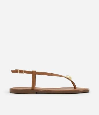 Sandália Rasteira com Tiras Finas e Detalhe Bold