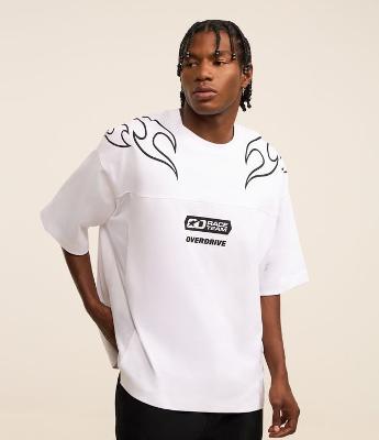 Camiseta Oversized em Malhão com Estampa Lettering e Tribal de Chamas