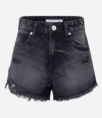 Short Slim Cintura Médio em Jeans com Barra Desfiada