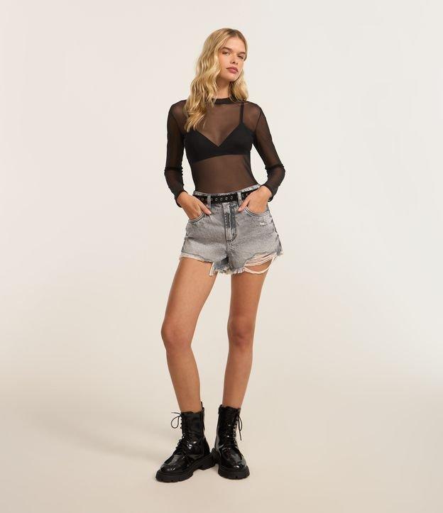 Short Slim Cintura Médio em Jeans com Barra Desfiada - 2