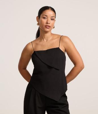 Blusa em Crepe com Alça Rabo de Rato e Barra Assimétrica