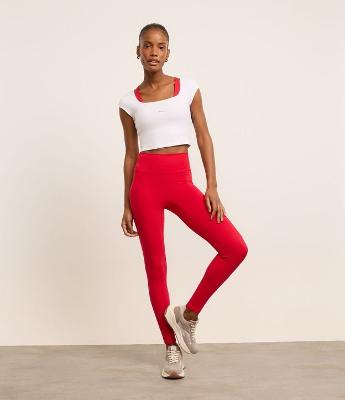 Camiseta Cropped Esportiva em Microfibra com Estampa Lettering