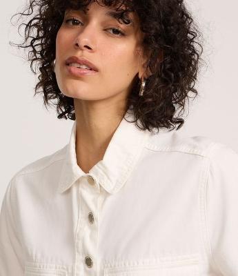 Camisa Curta em Sarja com Bolsos Frontais