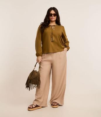 Calça Pantalona em Alfaiataria com Botão Forrado Curve & Plus Size
