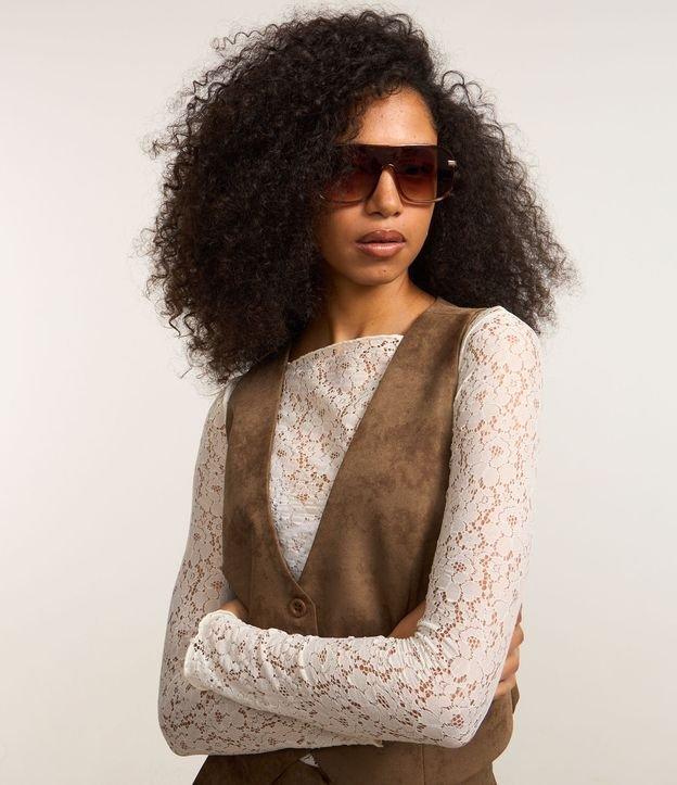 Blusa em Renda com Barra Assimétrica - 2