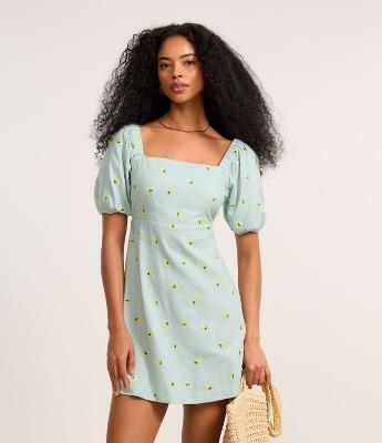 Vestido Curto em Viscolinho com Manga Bufante e Bordado