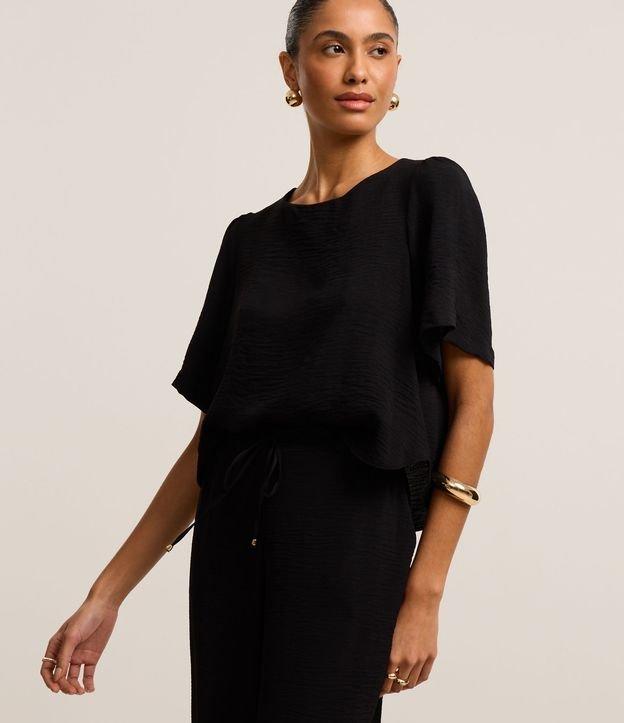 Blusa em Airflow com Manga Bufante e Abertura Gota - 2