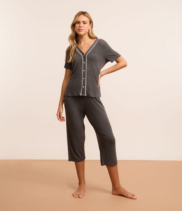 Pijama Americano Capri em Viscose com Detalhe Contrastante - 2
