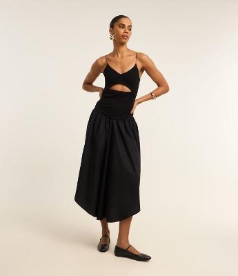 Vestido Evasê New Midi em Ribana com Cut Out no Busto