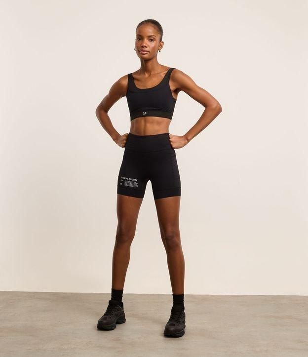 Bermuda Corrida em Microfibra com Barra Siliconada e Bolsos Funcionais - 1