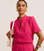 Blusa em Crepe com Amarração na Gola Padre - 2