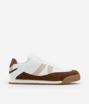 Tênis Chuteira em Tela com Efeito Camurça e Recortes