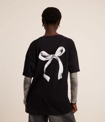 Camiseta Oversized com Manga de Tule Estampa Camuflada e Laço