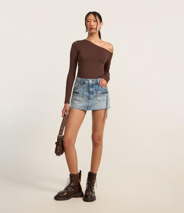 Saia Curta em Jeans com Bolso Carpinteiro - 1