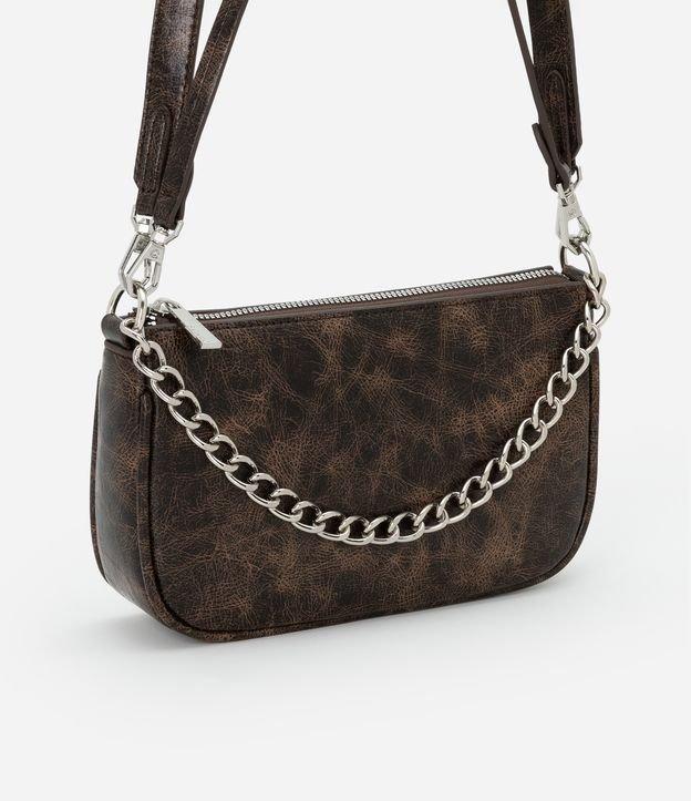 Bolsa Baguete Pequena Efeito Estonada com Detalhe de Corrente - 1