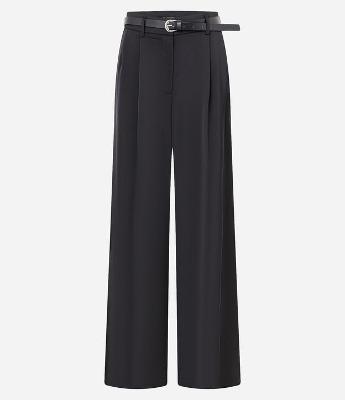 Calça Pantalona em Alfaiataria com Cinto e Pregas Frontais